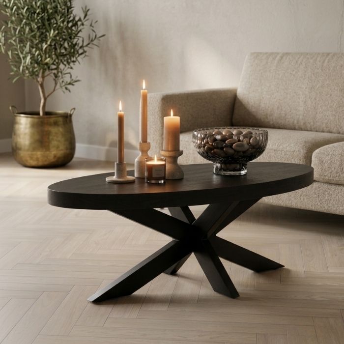 Zwarte ovale salontafel van mangohout