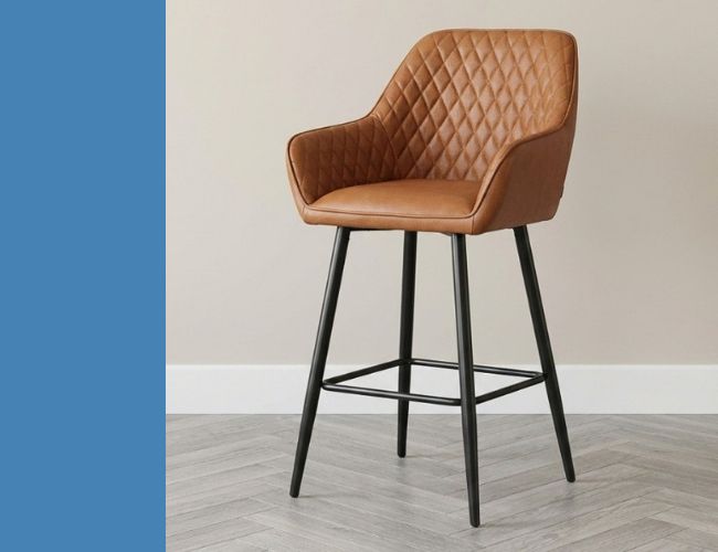 Weekaanbieding: barkruk in de kleur cognac met rug- en armleuning